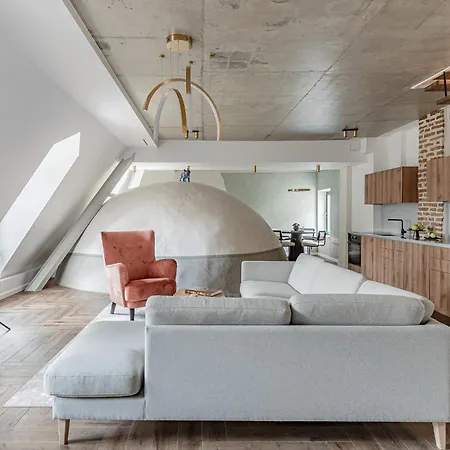 Apartment In Reformatai Palace *